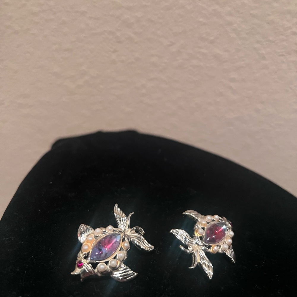 Fish pins